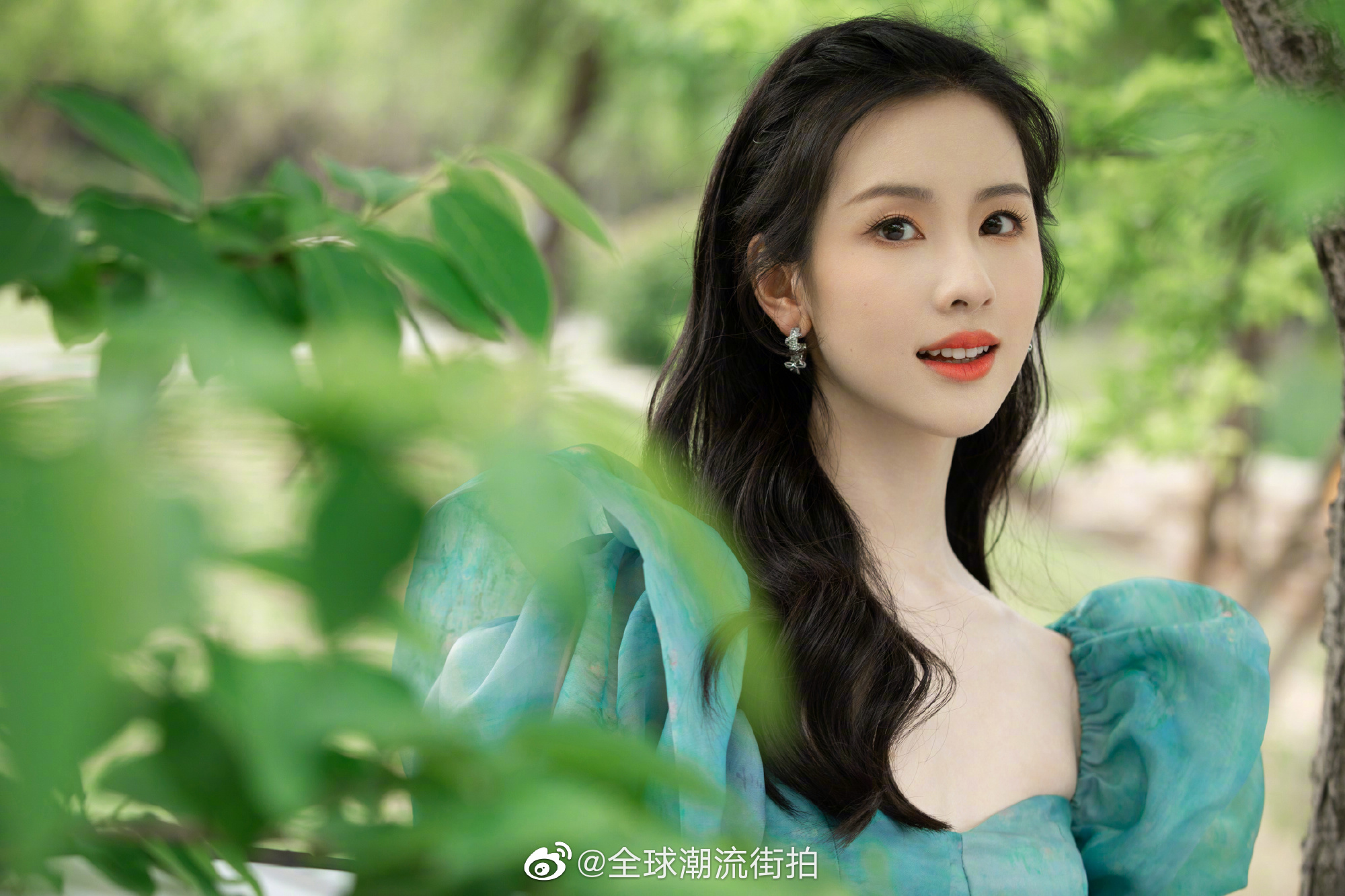 陈都灵最新照片，时代之光下的璀璨明珠风采